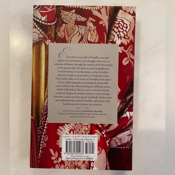 A Day at Versailles Book by Yves Carlier Published by Flammarion Publishers - Picture 2 of 5